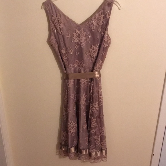 Tahari lace cocktail dress - Picture 5 of 9